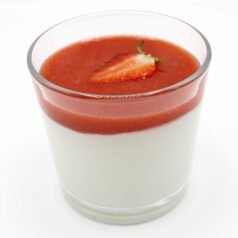 Fromage blanc, coulis de fraise