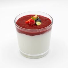 Fromage blanc, coulis fruits rouges