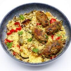 Kefta de viande et son couscous aux légumes grillés