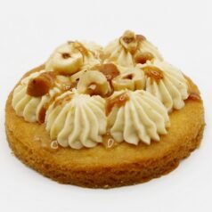 Tartelette crème pralinée et noisettes sur sablé breton